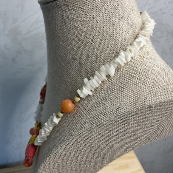 White Coral Shell Chip Round Wood Beads Parrot Summer Beach Necklace - Picture 2 of 4